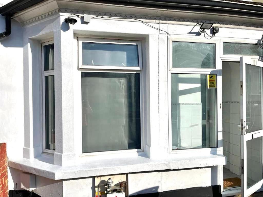 Southall Stays Near Heathrow Ub2 Экстерьер фото