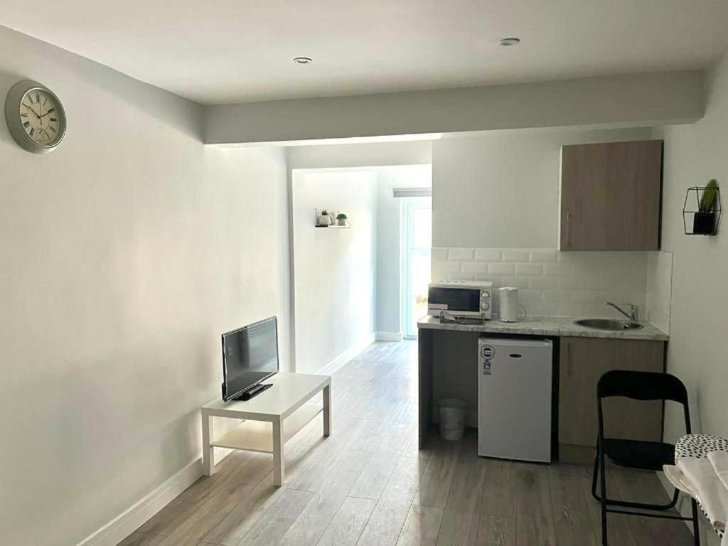 Southall Stays Near Heathrow Ub2 Экстерьер фото
